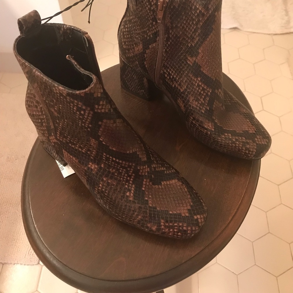 Woman’s size 9 bootie